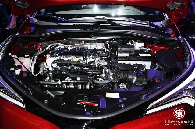 有颜值偏靠实力,丰田C-HR、奕泽IZOA强势搅局小型SUV市场