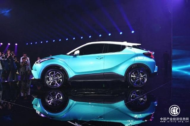 有颜值偏靠实力,丰田C-HR、奕泽IZOA强势搅局小型SUV市场