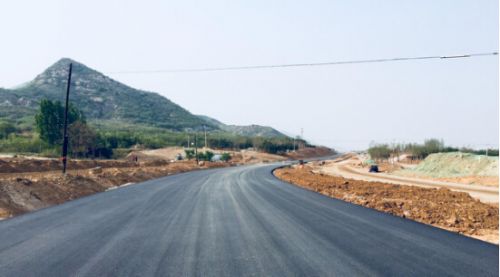 跟着大V探旅发——建设工人全力保障山前大道如期通车