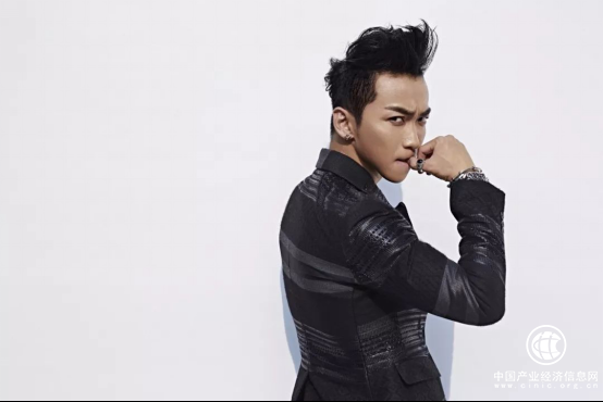 为什么这位亚洲的潮流先锋，偏偏喜欢丰田这两款SUV？