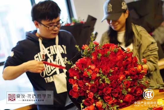 广州插花培训 对话良友花店商学院，感受别样花艺人生