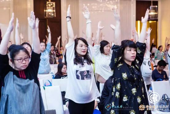 爱博恩：S型辣妈生成记，原来孕期这样运动才正确！