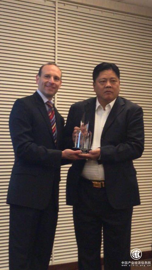 中国祥天控股集团董事长周登荣喜获国际名人录2018年度国际企业领袖大奖