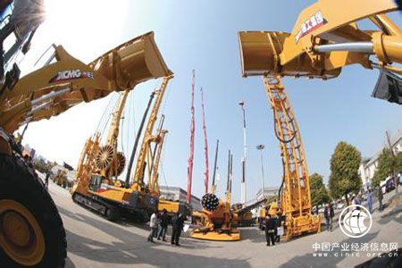 销量猛增 工程机械行业需求回暖