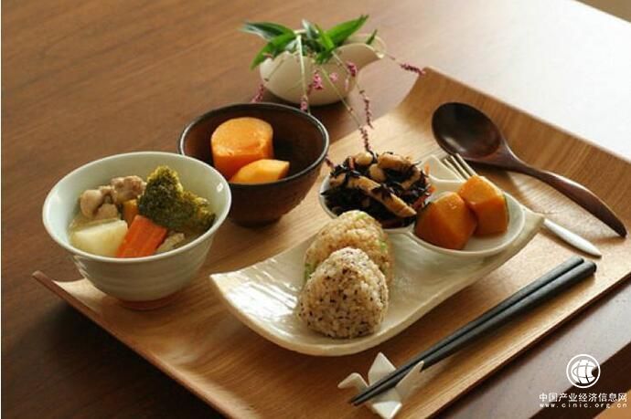 老板电器蒸箱S226：认真烹饪，认真生活