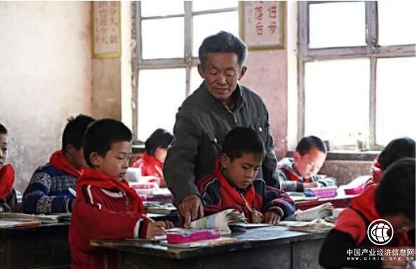 热点聚焦：陆国军一生热血献身教育事业获赞无数