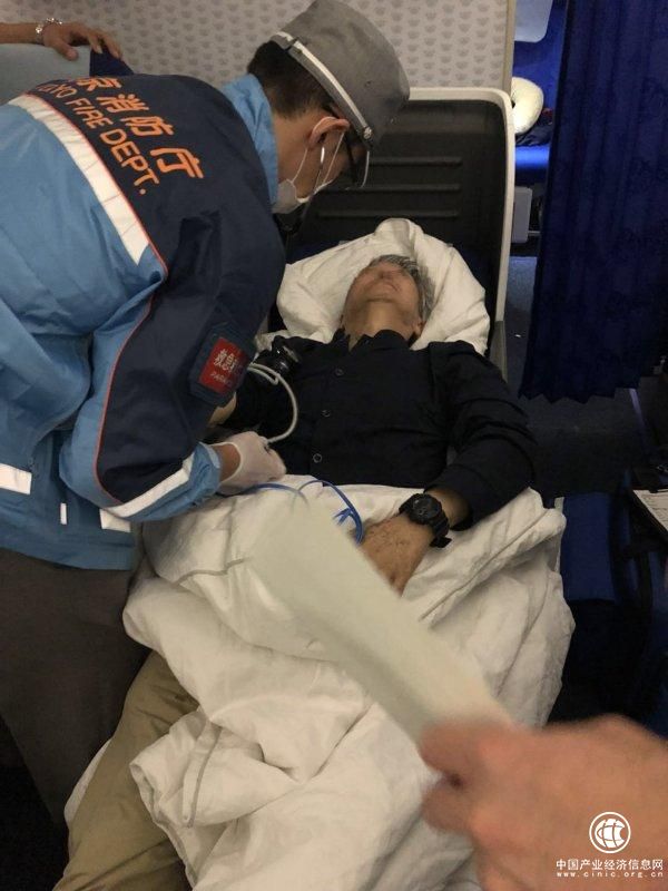 旅客突发疾病 东航空地携手备降救人