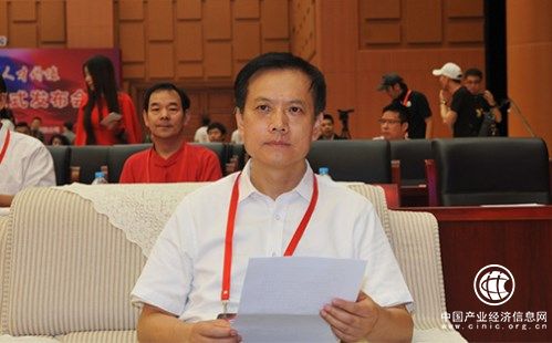 中国报业协会副秘书长、中国报业杂志社长、总编辑胡线勤