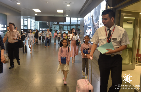 记东航无成人陪儿童服务30年发展历程