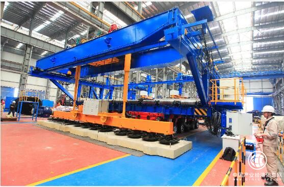 振华重工成功研发第一代智能铺路机器人