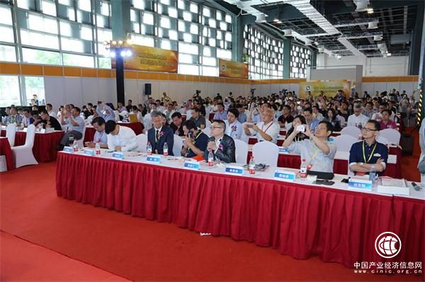 众鼎集团与全企链成功举办《第十二届上海金洽会之区块链论坛》