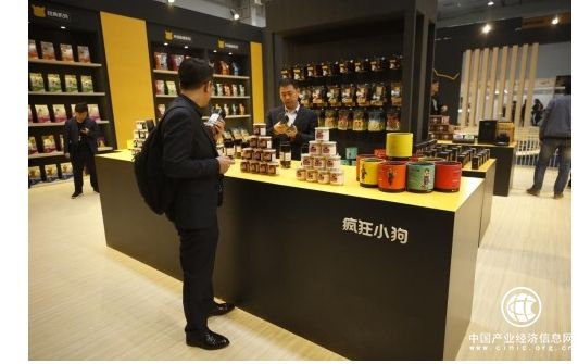 疯狂小狗宠物食品：以人类食品安全标准研制健康狗粮