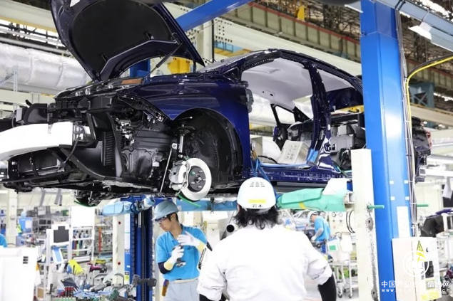 一辆丰田氢燃料电池车是如何制造的？