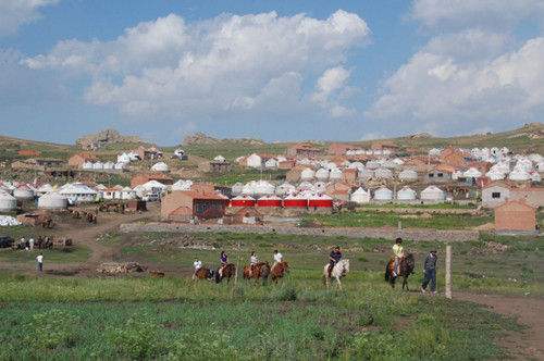 内蒙古阿左旗：牧家游奏响产业扶贫“三部曲”