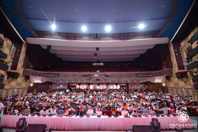 犒赏生活滋养心乡 简一携手杨立华论道哲学人生