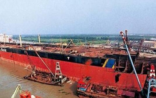 拆船市场：成交骤减 亟待规范