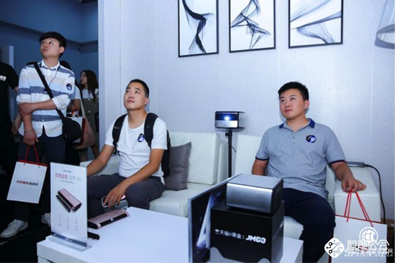 开启“未来电视” 坚果激光电视引领行业进入4K时代 智能公会