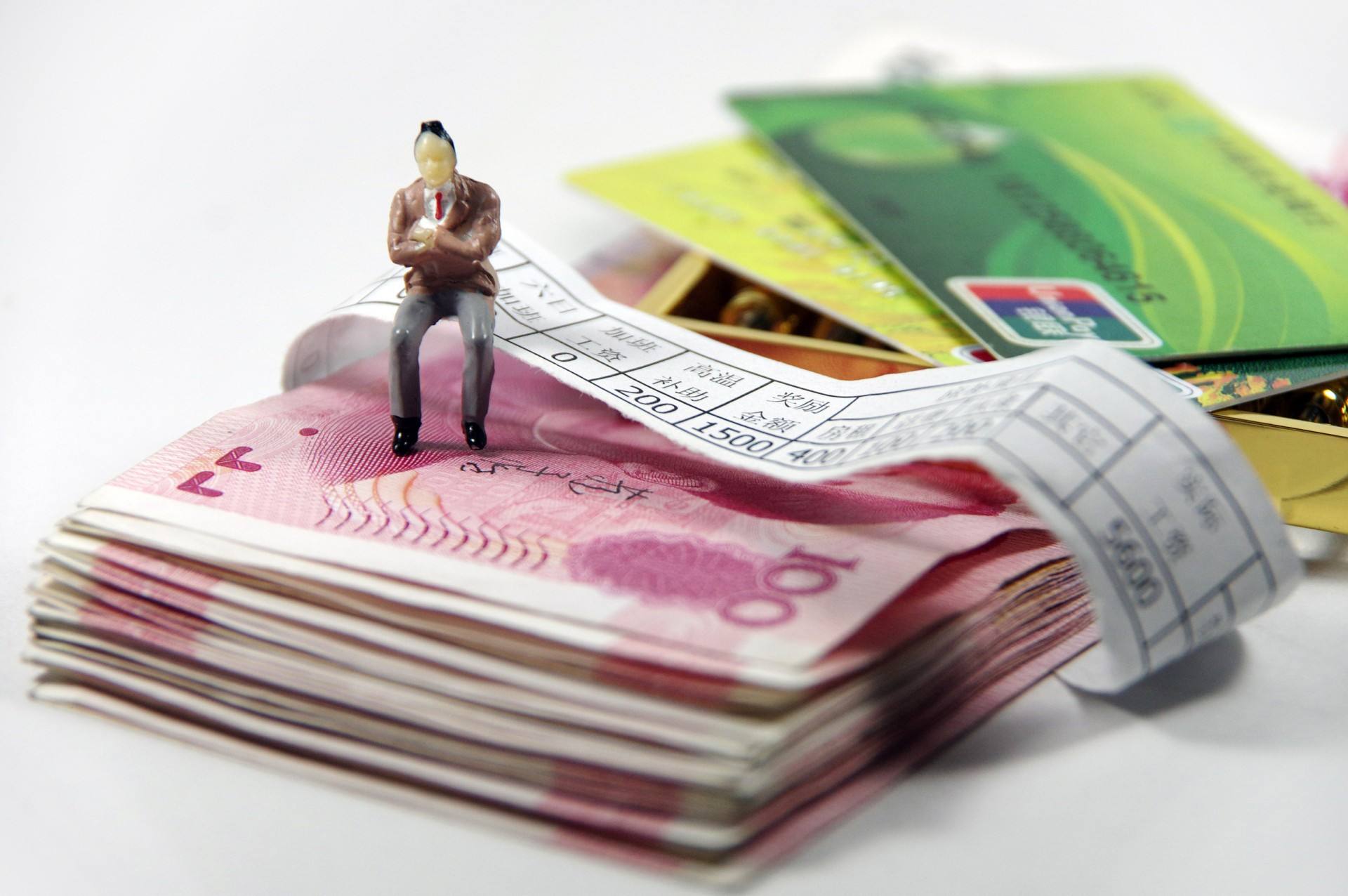 人民日报五问个税改革 5000元的起征点是否合适？