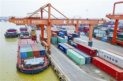 交通运输业多项指标实现正增长 港口集装箱吞吐量同比增长3.5%