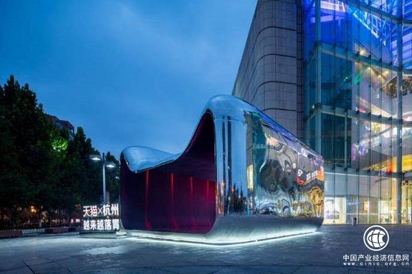 除刷屏的66张“猫头海报”，天猫更让“猫头”变成了城市地标！