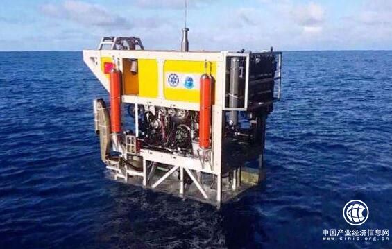 “海星6000”有缆遥控水下机器人下潜深度首破6000米