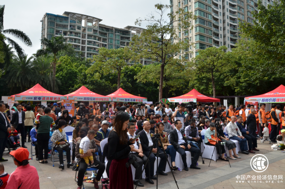 公益行进社区，信息时报社联手宅翻新打造幸福美家