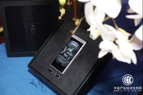 中国传统美学的当代阐释：心系天下三星W2019的明镜止水之态