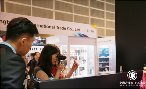 美颜秘笈再次引爆香港COSMOPACK亚太区美容展,吸睛全场,更是现场签起国际订单