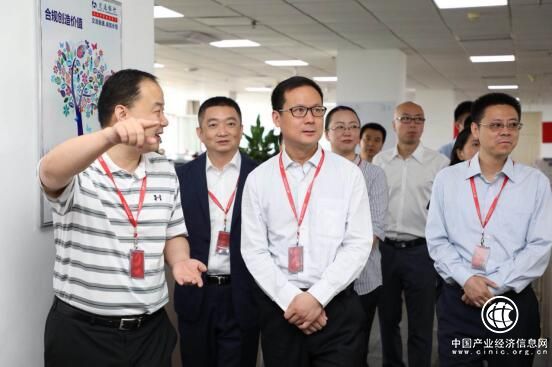 交通银行信用卡中心领导莅临华拓大庆基地检查指导工作，开展党建共建活动