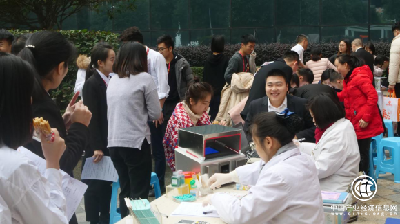 顶呱呱员工组团志愿无偿献血 用爱积极回馈社会