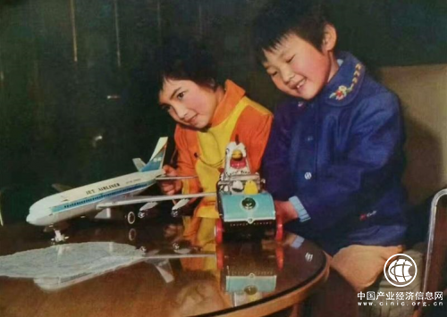 见证中国玩具的强国梦!启蒙积木展现玩具发展时代变迁