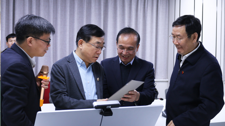 媒体代表参观考察长沙晚报社