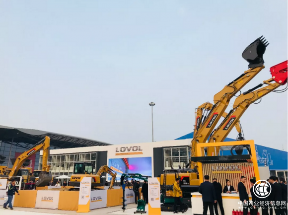 科技创新 智能引领 雷沃工程机械携十款热销机型亮相宝马展