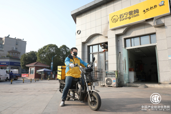 雾霾天尽量别出门！ 可他们却做不到……