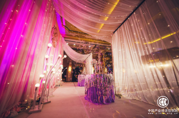 尤尼克携手爱分担商城推出免息分期，加速布局免息摄影分期市场