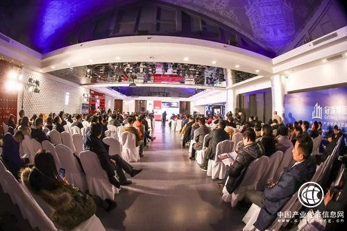 2018年第四届SportIN大会暨体育BANK颁奖盛典飞剑科技荣获“2018年度最佳运动装备/器材品牌”