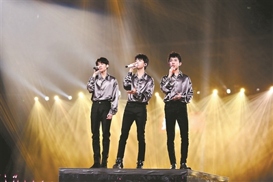 卫视跨年晚会观众换台忙 