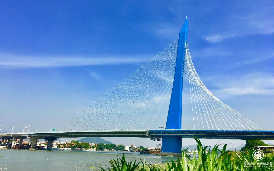 全球最宽单塔斜拉桥建成通车 中国交建承建