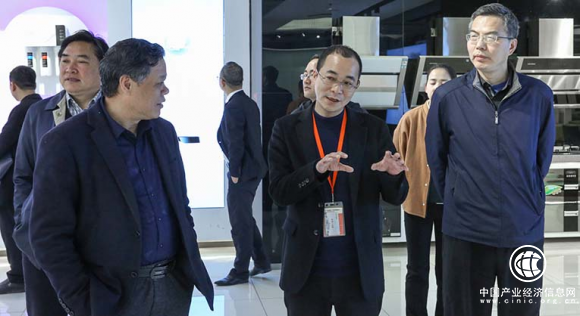 省人大常委会副秘书长张国强一行莅临浙江科恩电器调研