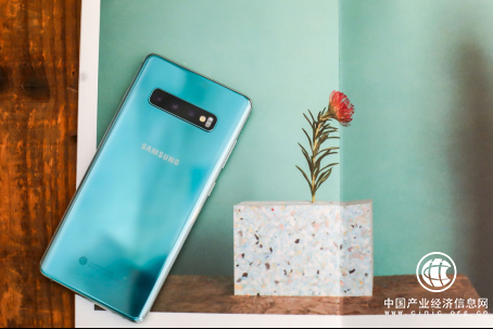 携三星Galaxy S10 温一场复古与科技交融的梦