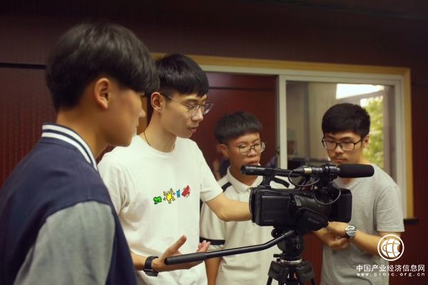 “以爱之名，圆梦传媒”希骥艺术2019公益助学爱心活动的缘起与未来