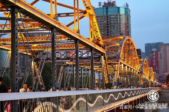 享受你的甘肃旅游：西北旅游必去的甘肃景点