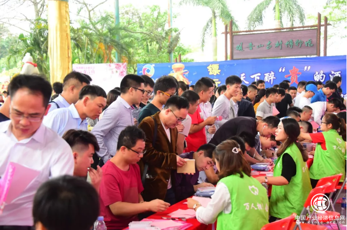 刺激！相亲现场，竟然遇到了初恋女友