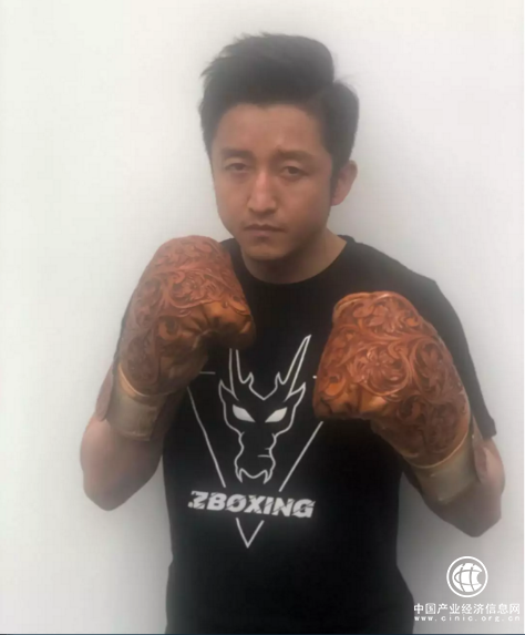 拳王邹市明:你有一份来自宏立城花果园项目的礼物