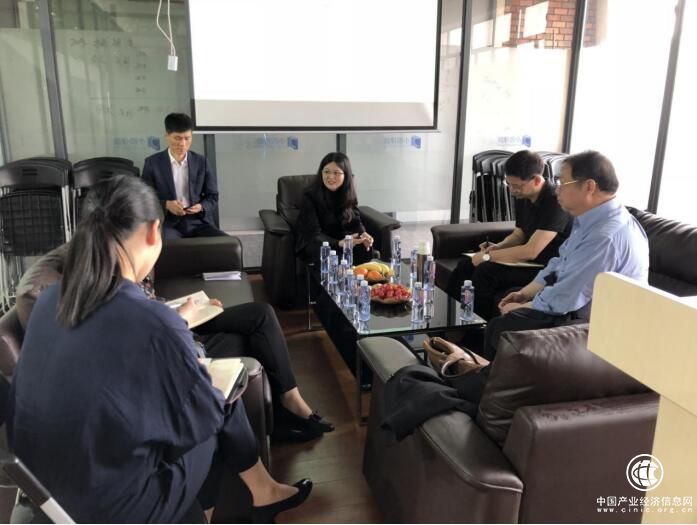 武汉新洲区领导考察小微律政：欢迎把分公司开到武汉来