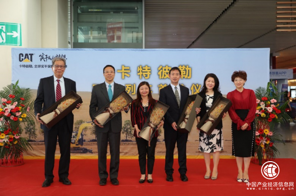  工程机械实干家与中国高铁并肩前行 卡特彼勒冠名列车成都东站发车
