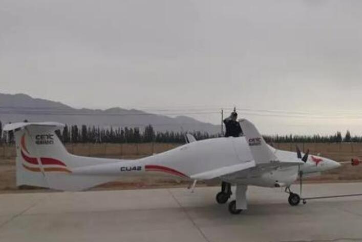 国内首架大型双发长航时无人机成功首飞