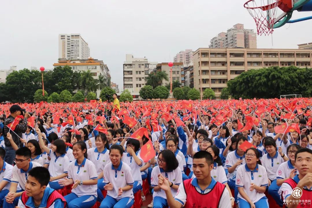 生命一号携手奥运冠军为高州考生加油打气！