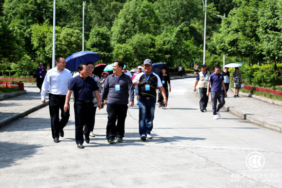 第七届渝台少数民族交流活动参访团莅临彭水职教中心考察