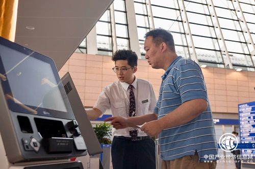 智慧出行更省时更轻松——东航在上海浦东机场A岛专区启用国内自助行李托运